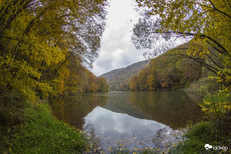 A tó másik végénél 