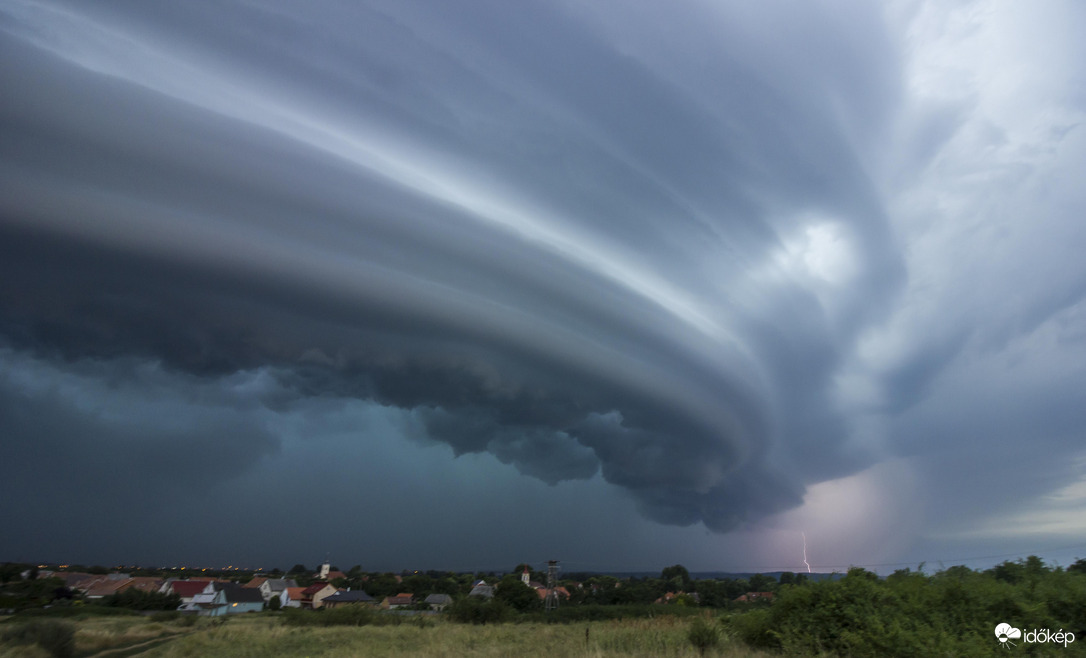 Squall line peremfelhőzete - 2017 július 