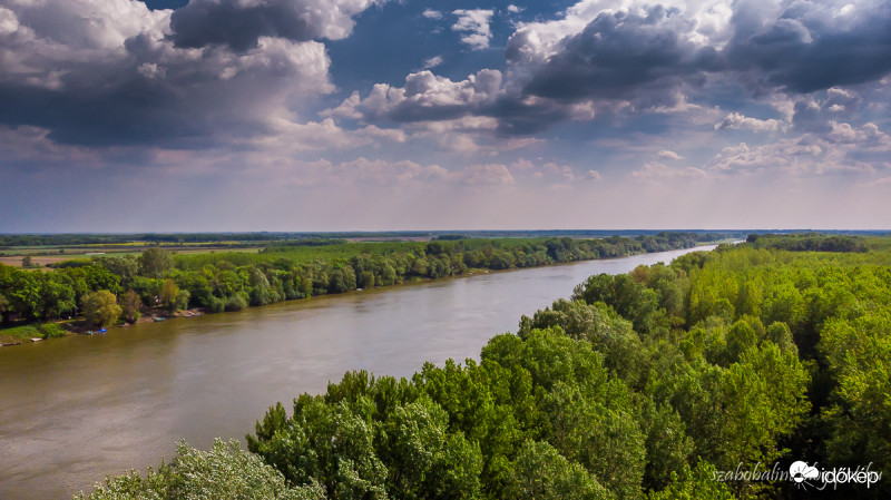 Esőfelhők a Tisza felett