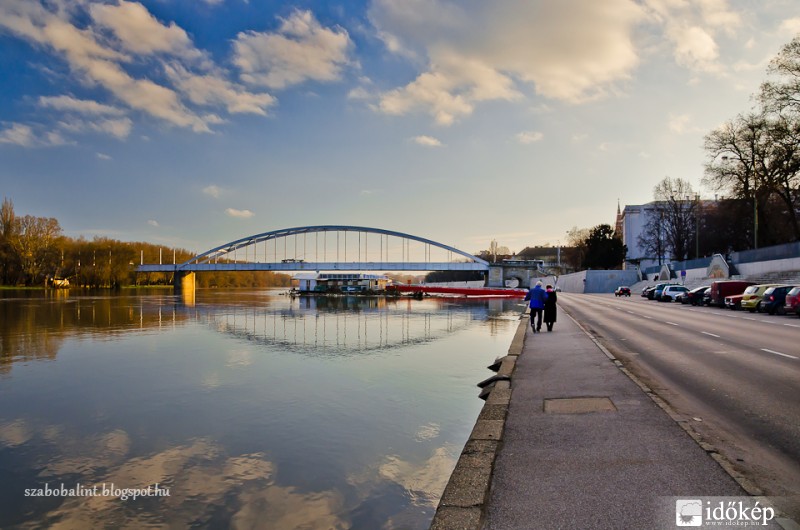 Az áradó Tisza Szegednél.