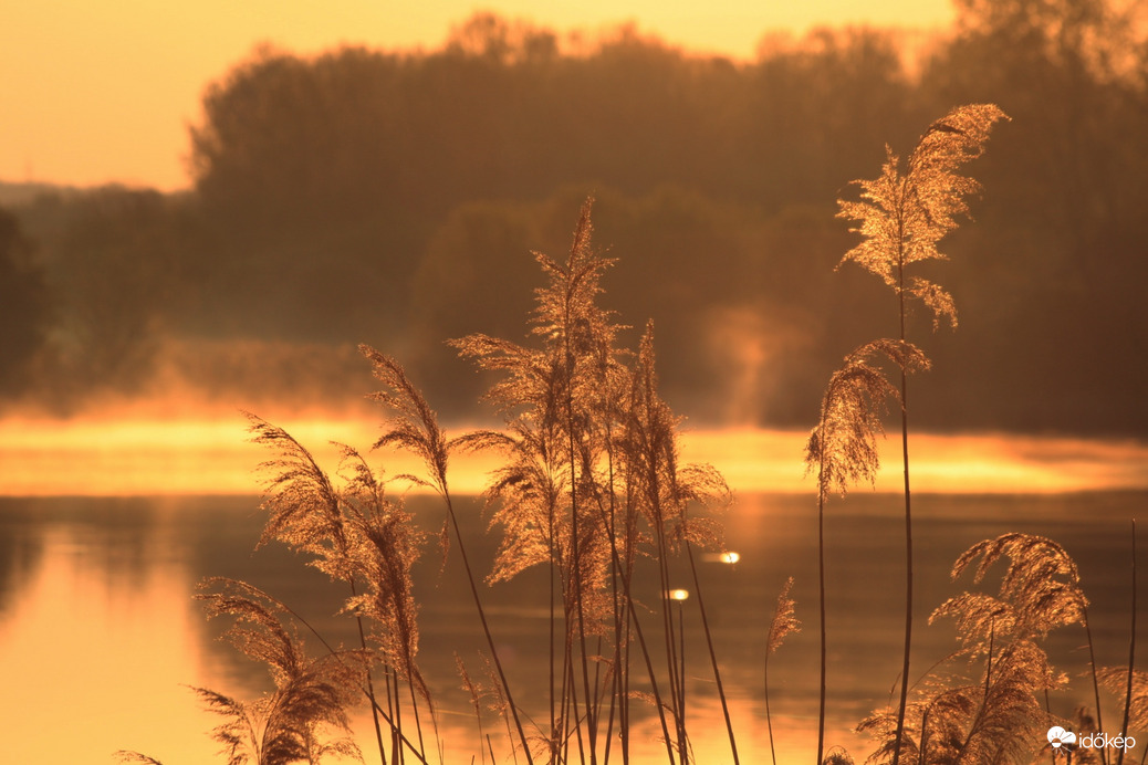 Napkelte a Naplás-tónál 