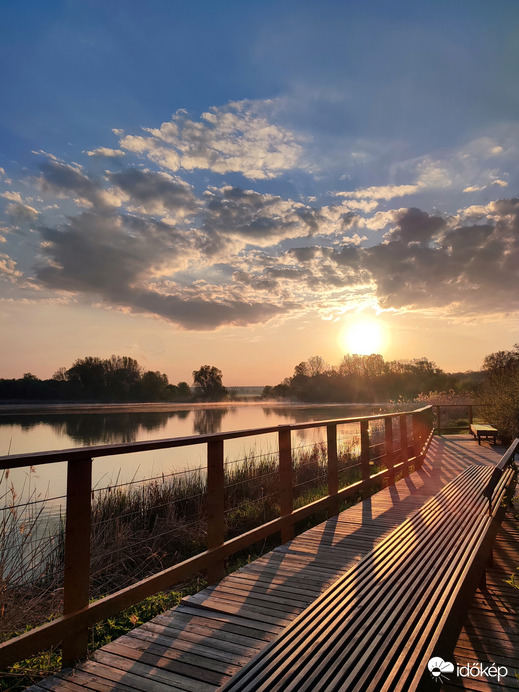 Napkelte a Naplás-tónál 