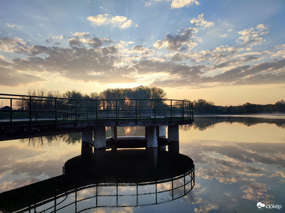 Napkelte a Naplás-tónál 