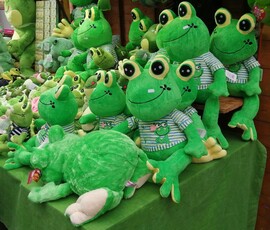 Békák minden mennyiségben.