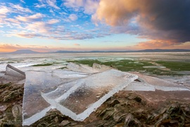 Darabokra tört a Balaton tükre...