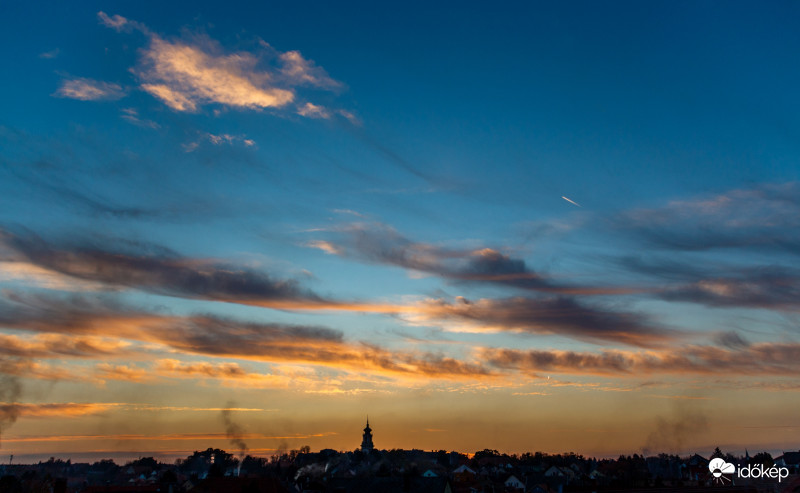 Kastély a naplementében