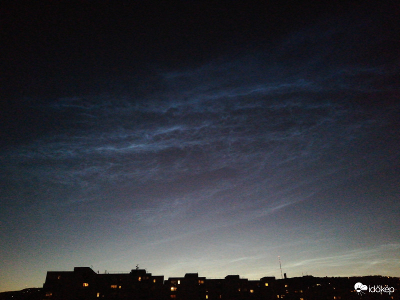 Éjszakai világító felhő