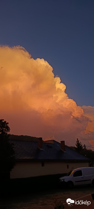 Narancsos felhő