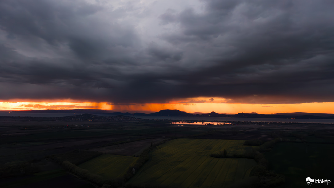 Naplemente a Balatonon