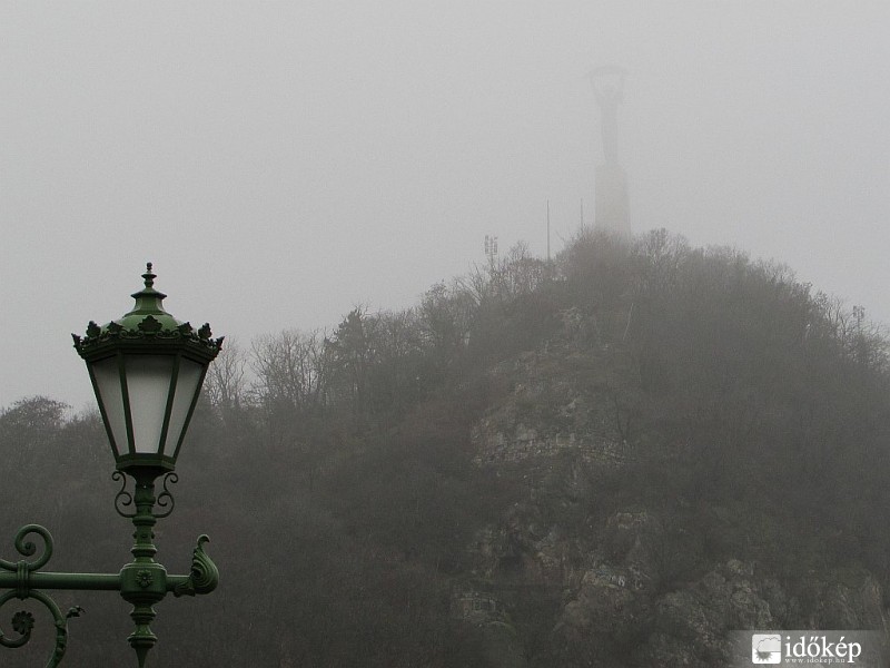 A ködbe vesző Szabadság ...