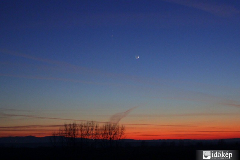 Vénusz Mars Hold együttállás