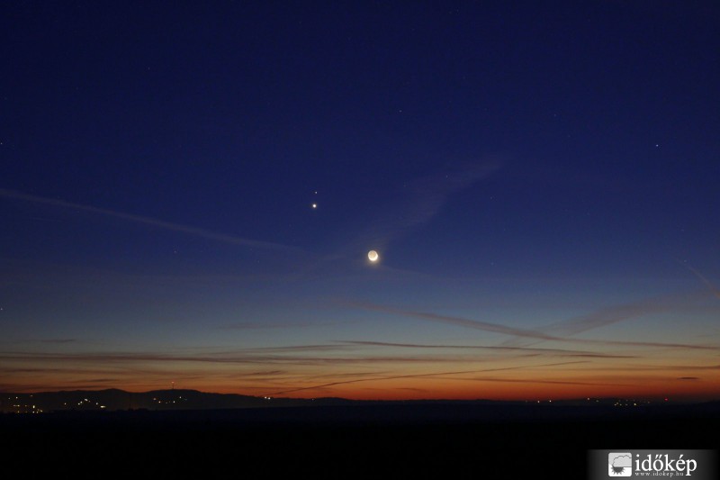 Vénusz Mars Hold együttállás