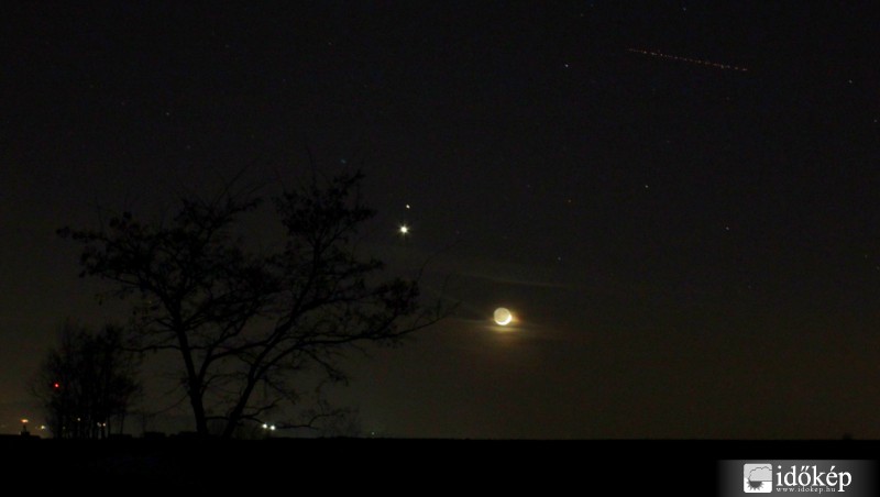 Vénusz Mars Hold együttállás