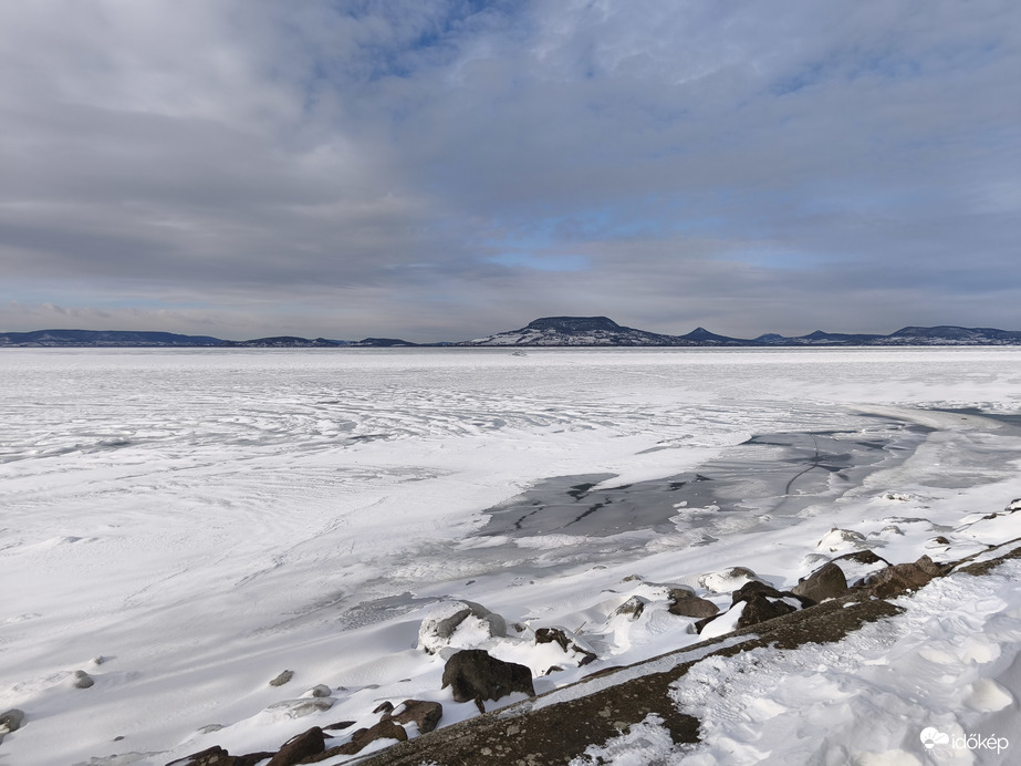 Balaton jég fogságában