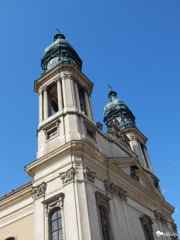 Pápai római katolikus templom