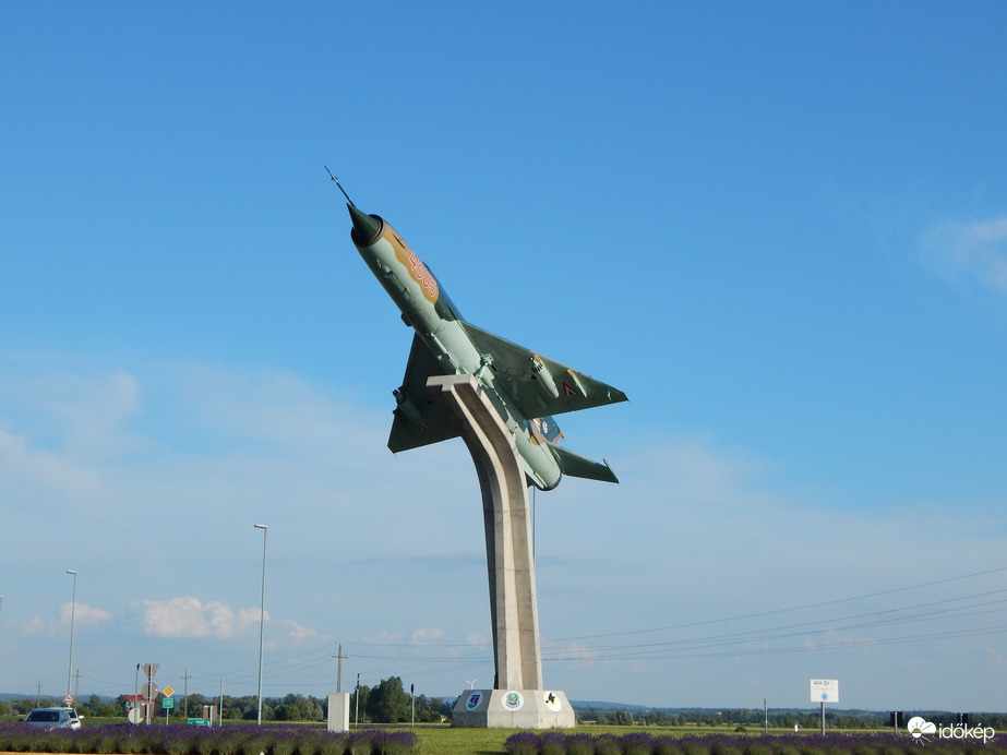 Pápa körforgalom MiG-21