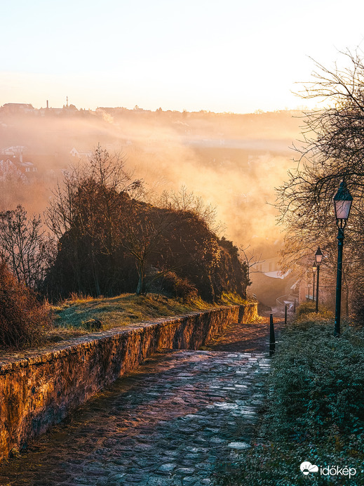 Reggeli köd és a nap találkozása Veszprémben.