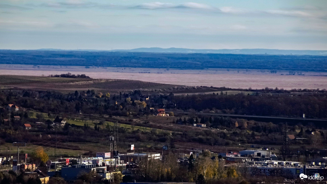 A Gerecse 142 km-re Sopronból nézve