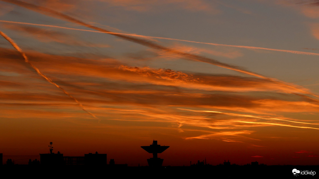 ...fátyolos naplemente...  :)
