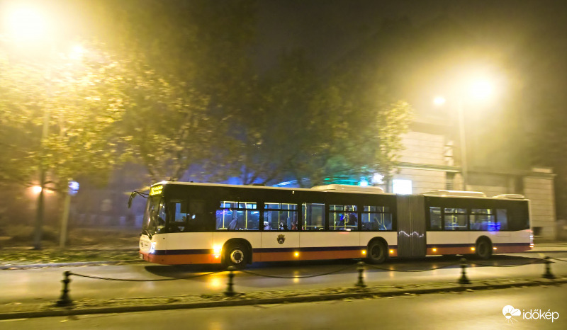 Mint szürke busz a ködben