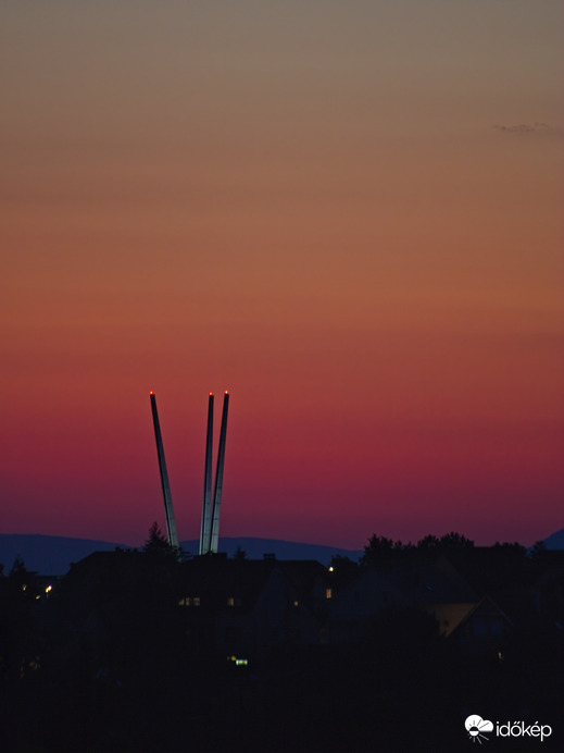 Háromágú a naplementében