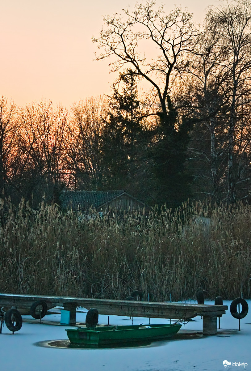 Este a csónakháznál