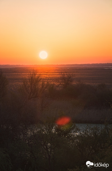 Napfelkelte a Velencei-tavi madárrezervátum felett