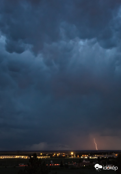 Mammatus, villám, légzuhatag 