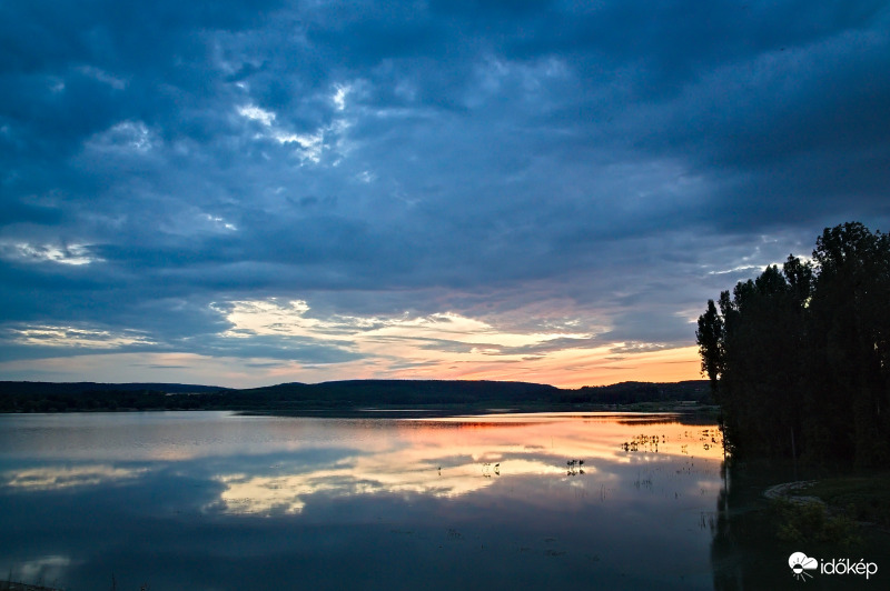 Este a fehérvárcsurgói víztározónál