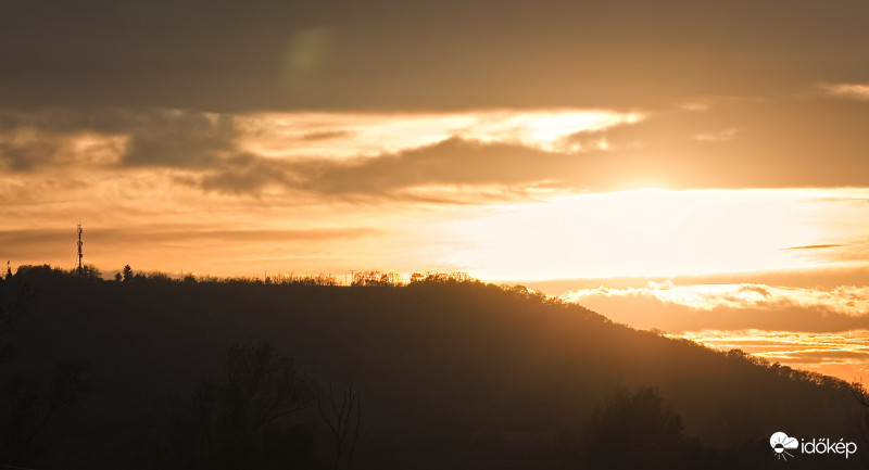 Tabi hegyek a felhők felett