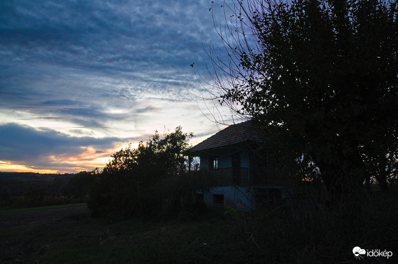 A naplemente kis háza