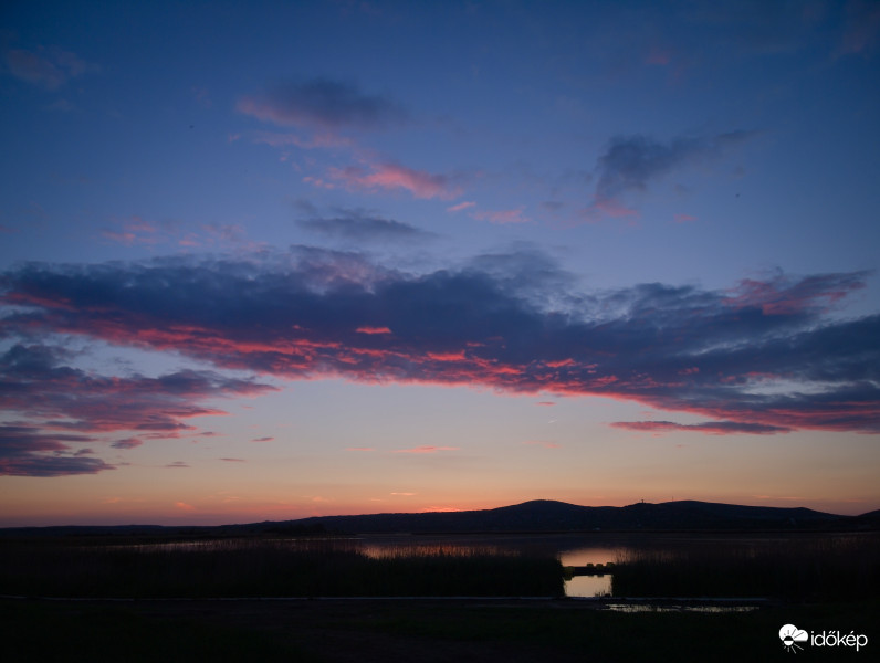 Velencei vörös felhős