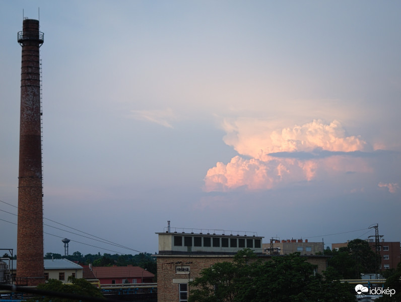 Felhők között felhő