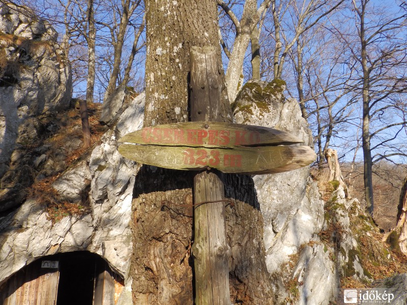 Cserepes-kői barlangszállás