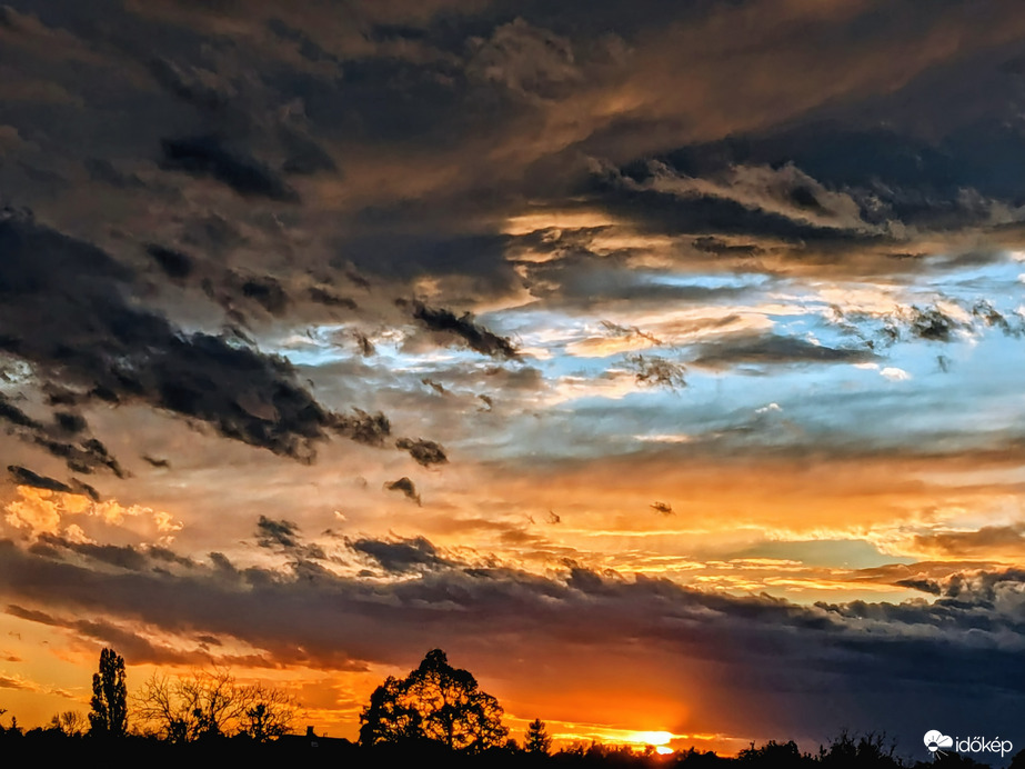 Polgárdi, Naplemente pillanatai