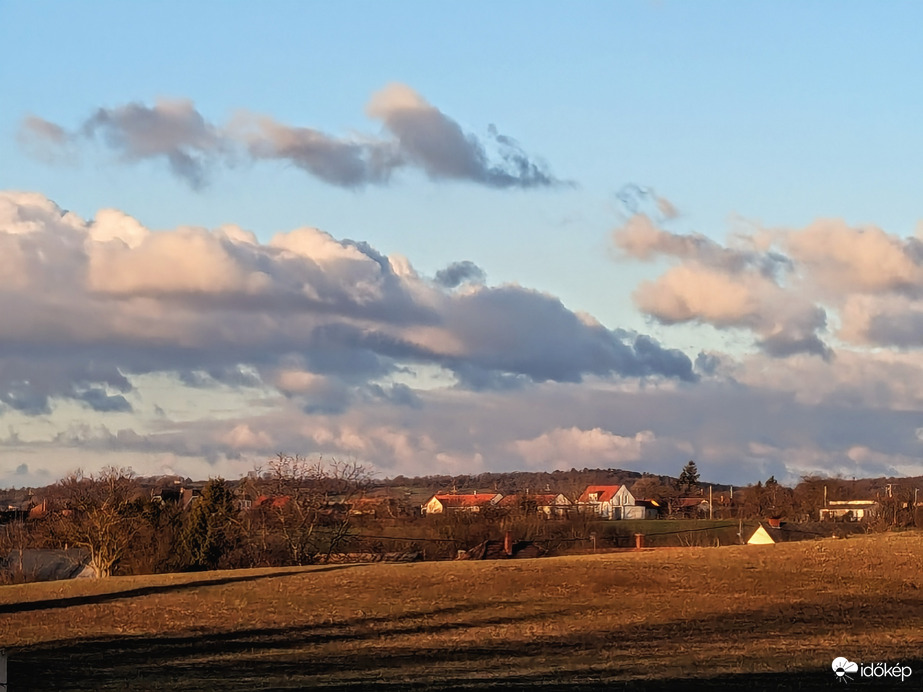 Polgárdi, Napkeltekor Nyugatra,
