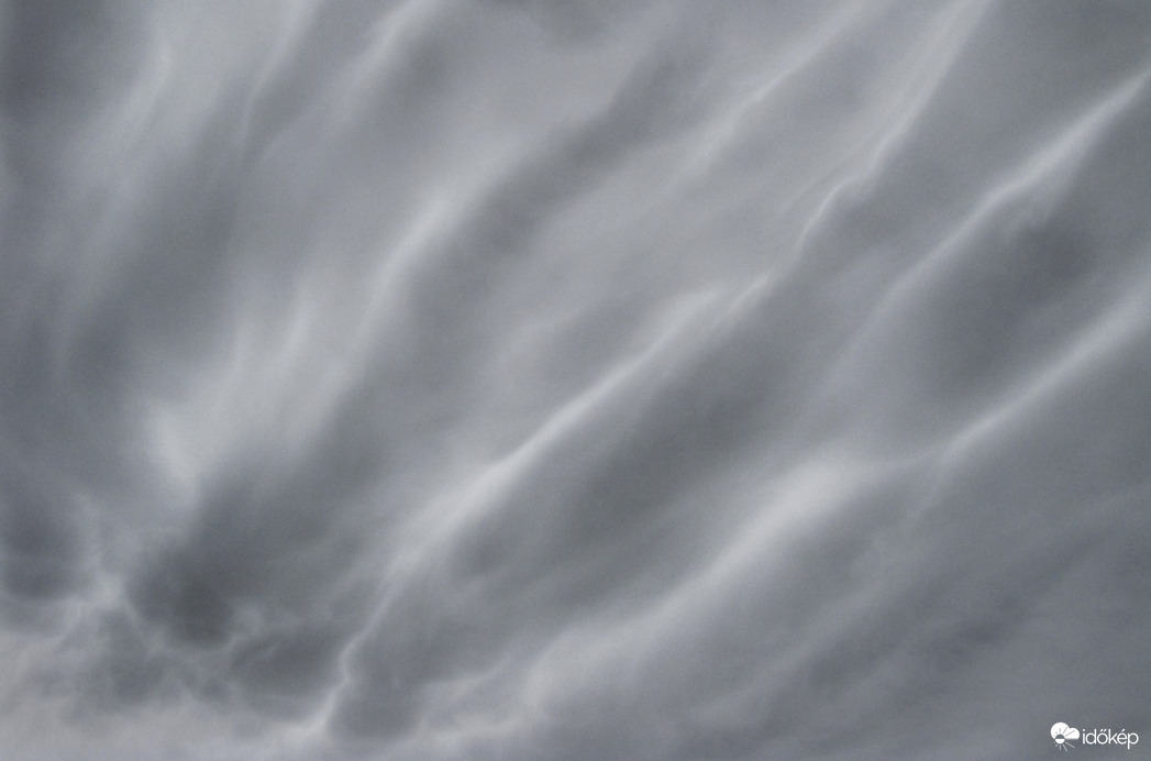 Mammatus felhőkkel vonult el a hidegfront!