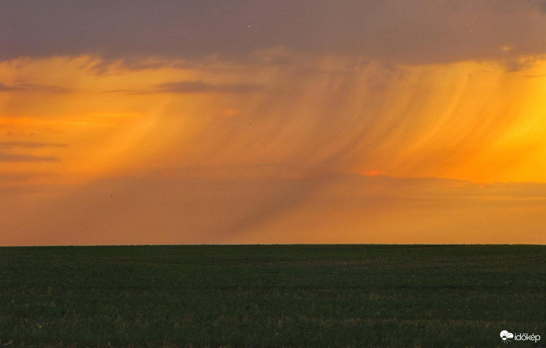 Érkező zápor a naplementében!