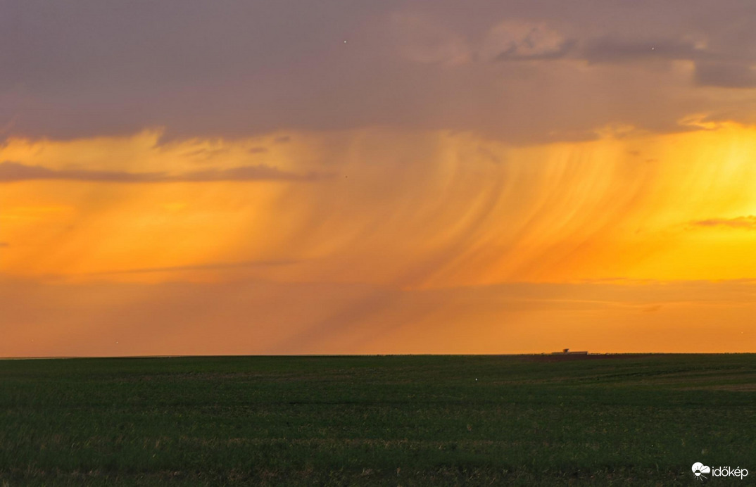 Érkező zápor a naplementében!