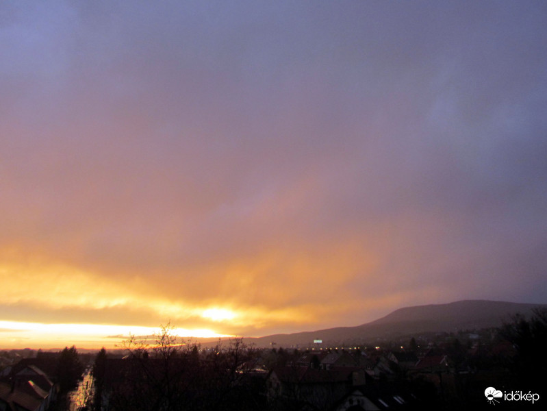 Hideg, esős napnyugta