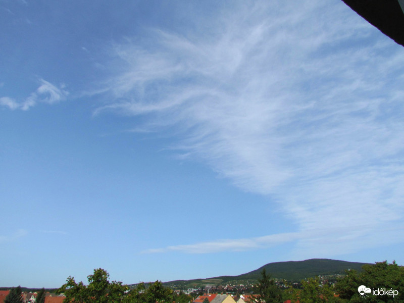 Pécsi égbolt ma délelőtt