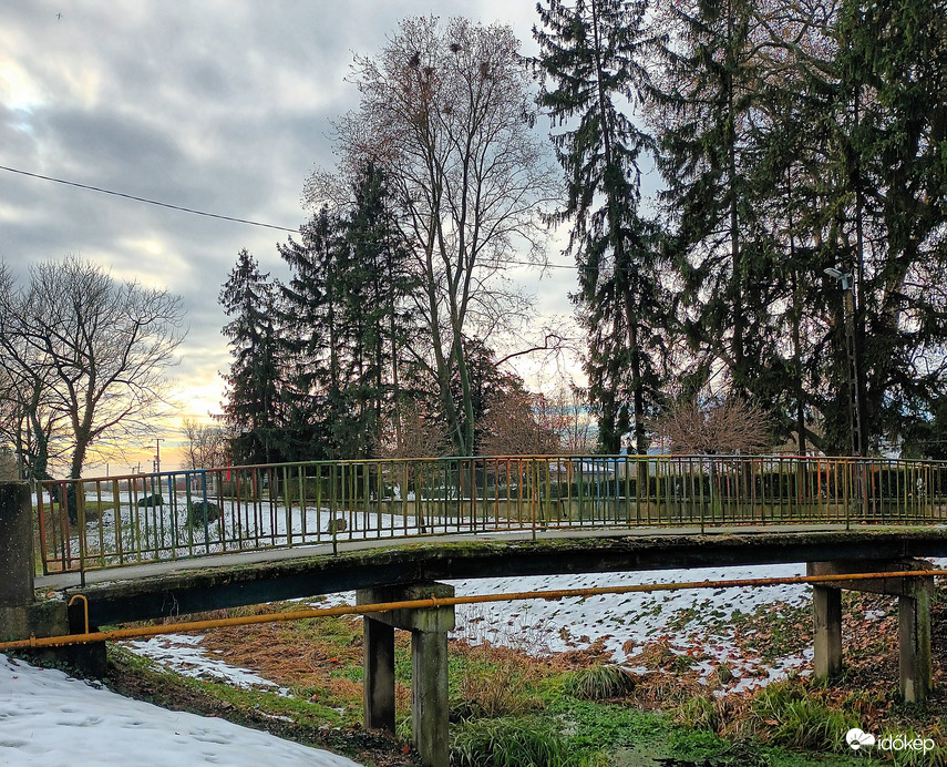 Small bridge in town 