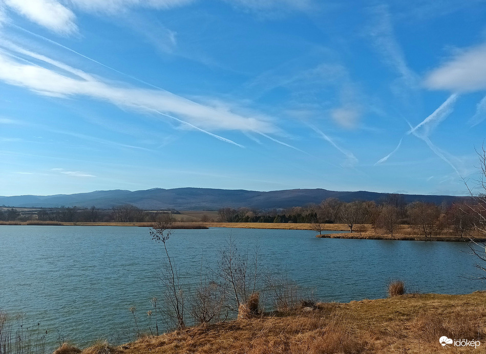 Across the lake to the mountains 