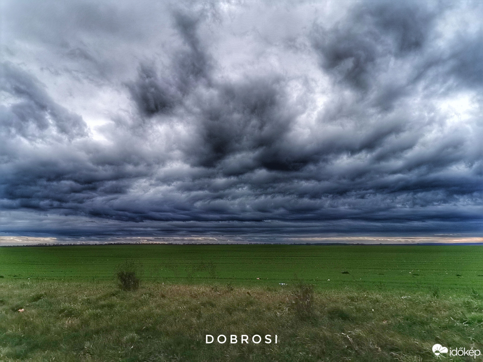 Kellemes Ünnepeket kívánok nektek szeretett. 