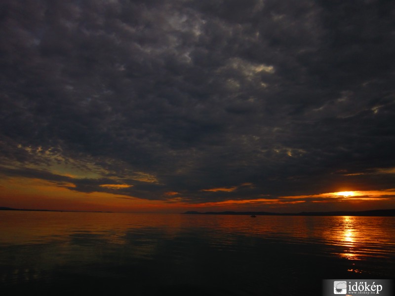 Utolsó nyári naplemente a Balatonnál