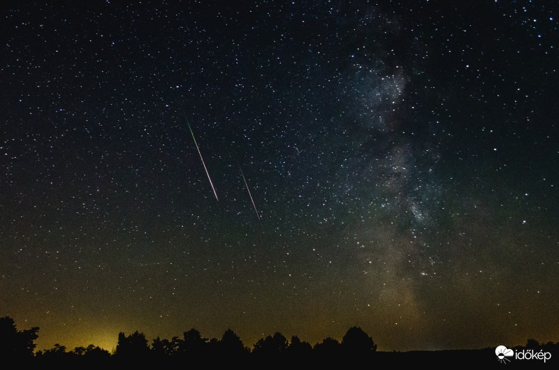 Perseidák a tejút mellett