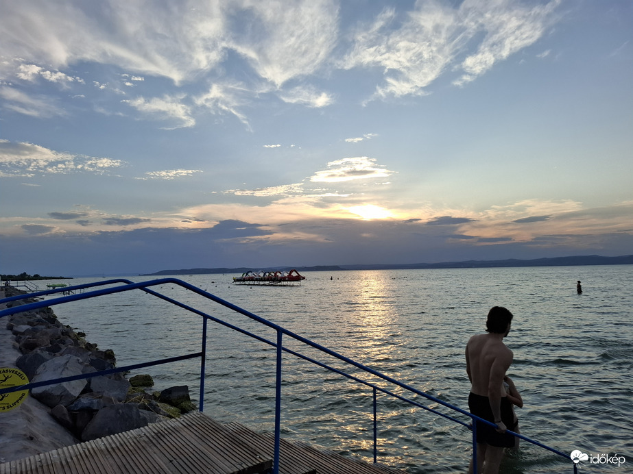 Balaton felé közeledik a hidegfront 