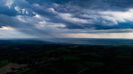 Esőfal a látóhatáron