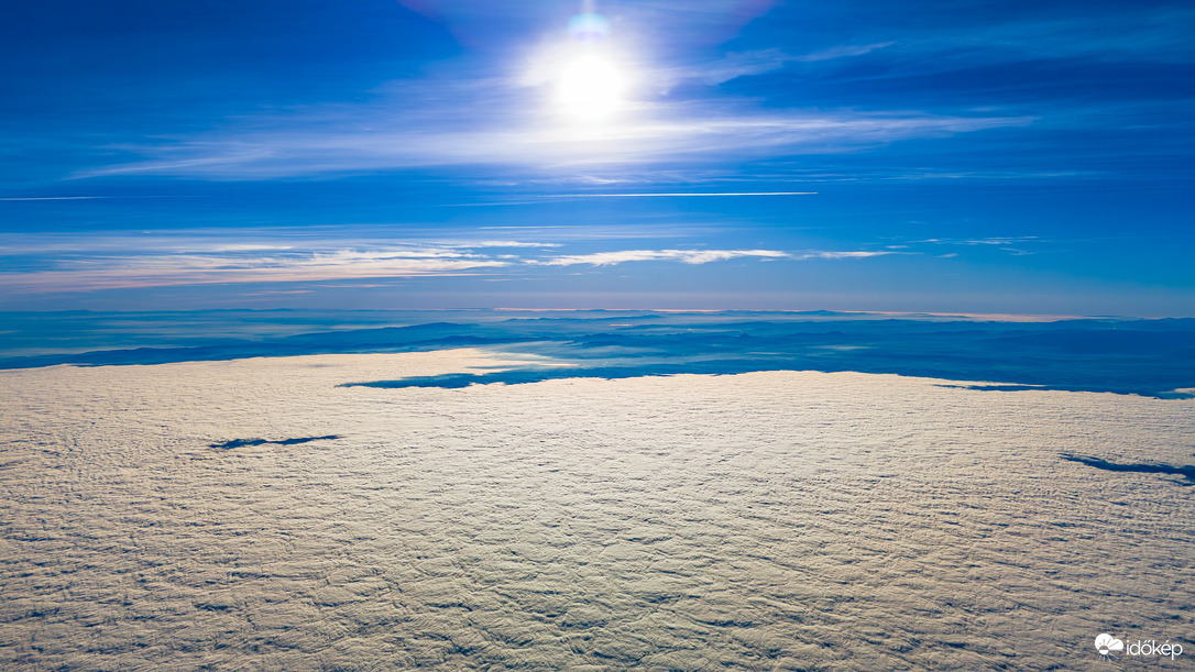 Ködtenger a magasból
