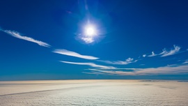 Napsütés a vastag ködtakaró felett